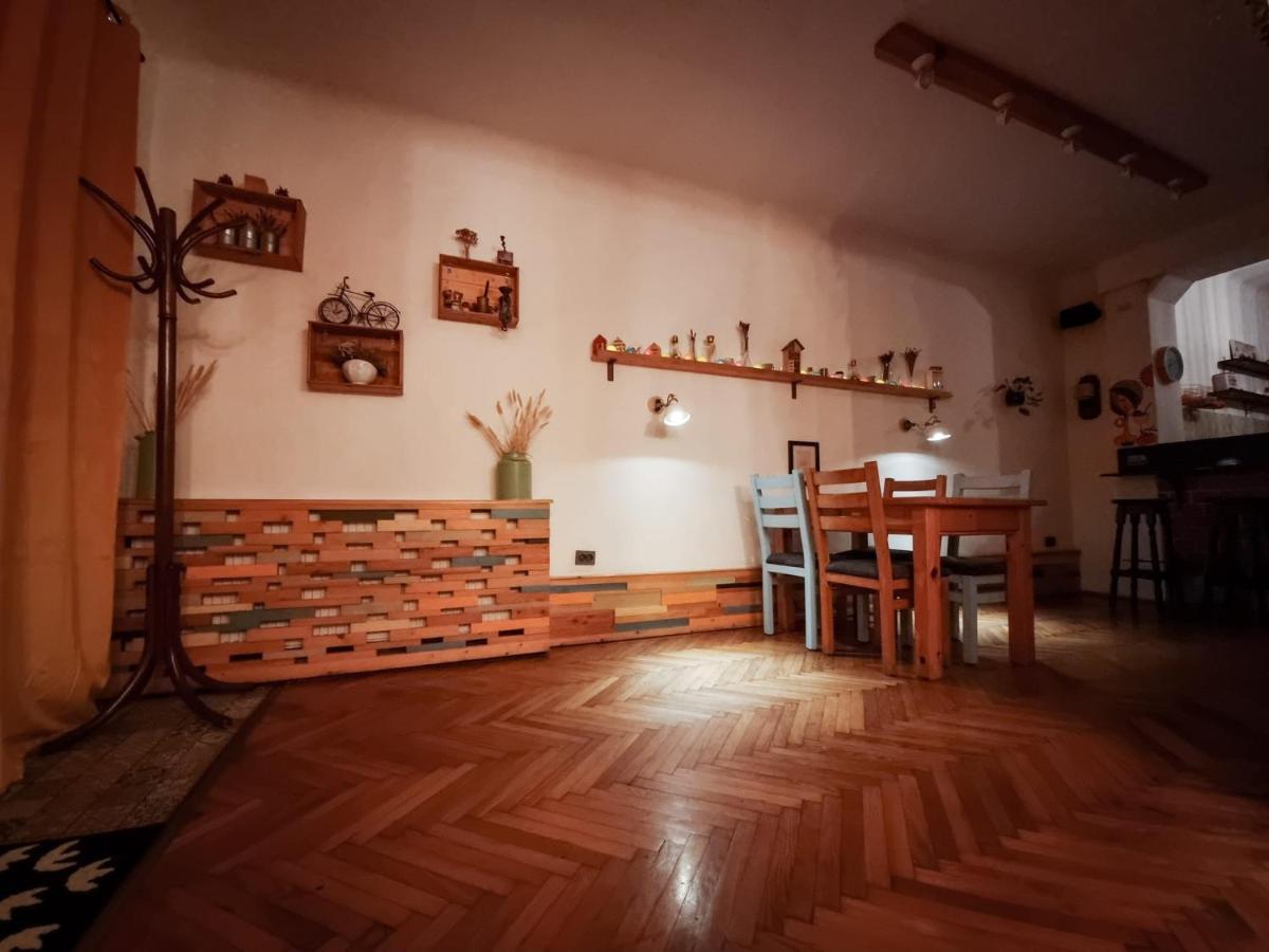 Home Central Apartment Brasov Ngoại thất bức ảnh