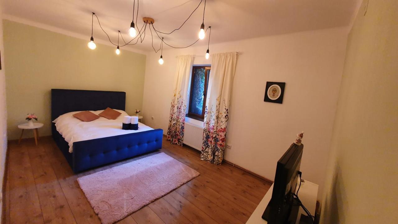 Home Central Apartment Brasov Ngoại thất bức ảnh